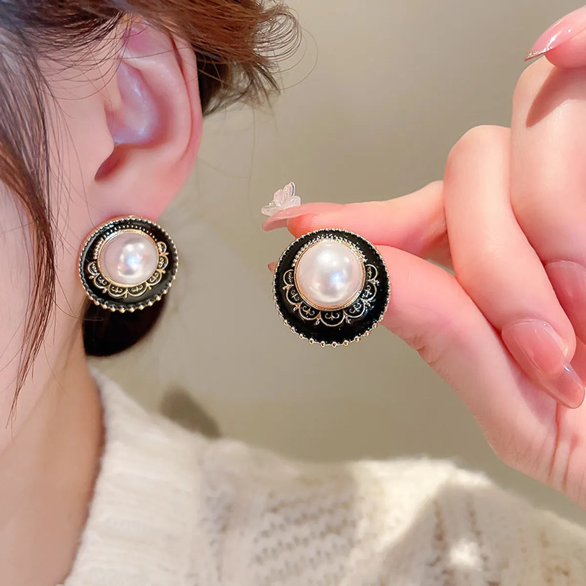 Korean Style Circle Alloy Enamel Inlay Artificial Pearls Women's Ear Studs