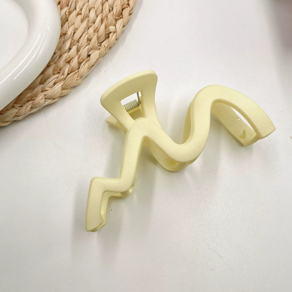 Ladies Acrylic Geometric Wave Hairpin With Baking Varnish Simple Cold Style