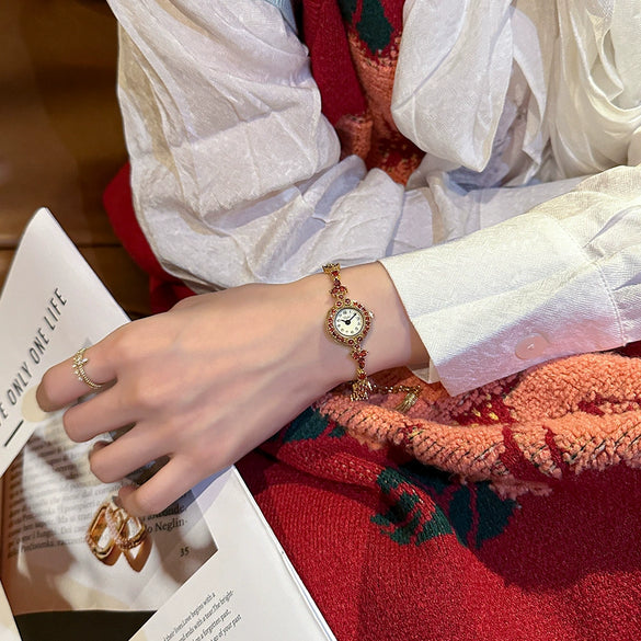 Ladies Alloy Bracelet Watch With Round Dial Medieval Style
