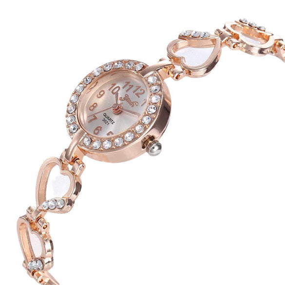 Ladies Alloy Quartz Watch With Peach Heart Bracelet Leisure Style