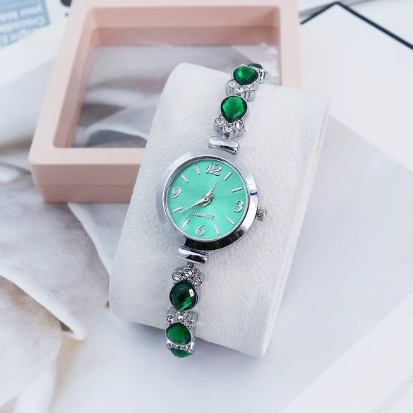 Ladies Alloy Round Dial Fashion Cat's Claw Diamond Bracelet Watch