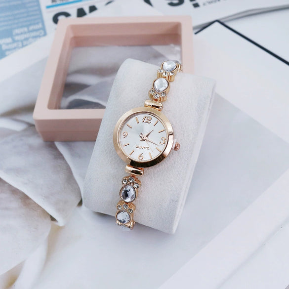 Ladies Alloy Round Dial Fashion Cat's Claw Diamond Bracelet Watch