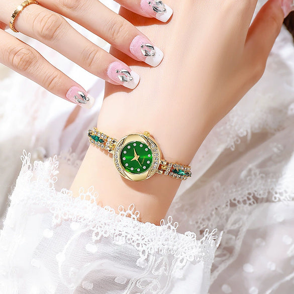 Ladies Fashionable Alloy And Stainless Steel Claw Chain Quartz Watch With Diamondencrusted And Round Dial