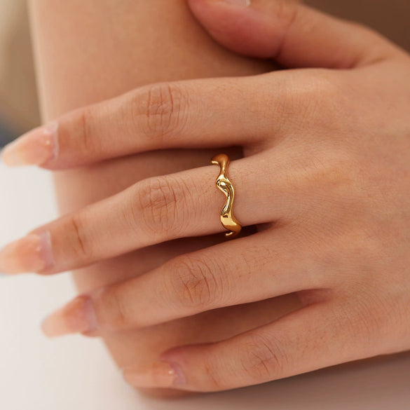 Ladies Geometric Wave Titanium Steel And Stainless Steel Ring With Electroplating Process