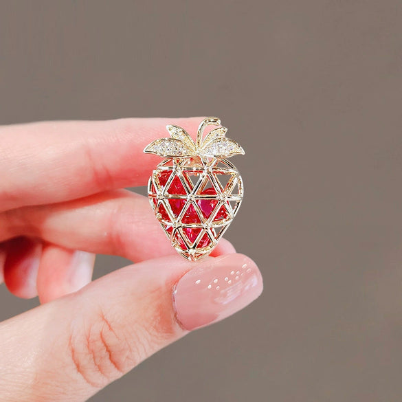 Ladies Highend Alloy Antilight Strawberry Flowerstyled Electroplated Brooch Small Jewelry For Suit Accessories