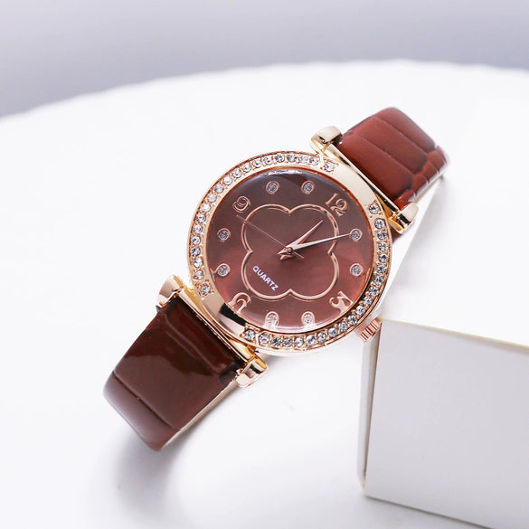 Ladies Quartz Leather And Alloy Watch With Fourleaf Clover Design Pu Strap Stainless Steel Buckle Round Dial