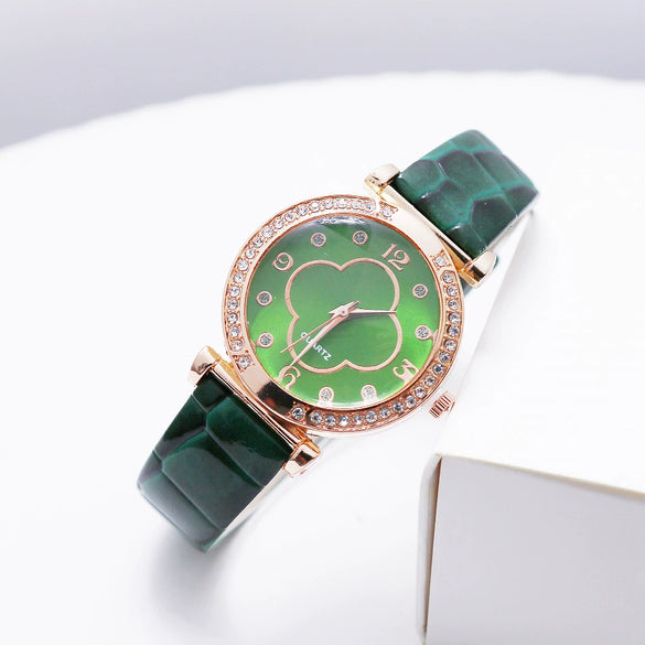 Ladies Quartz Leather And Alloy Watch With Fourleaf Clover Design Pu Strap Stainless Steel Buckle Round Dial