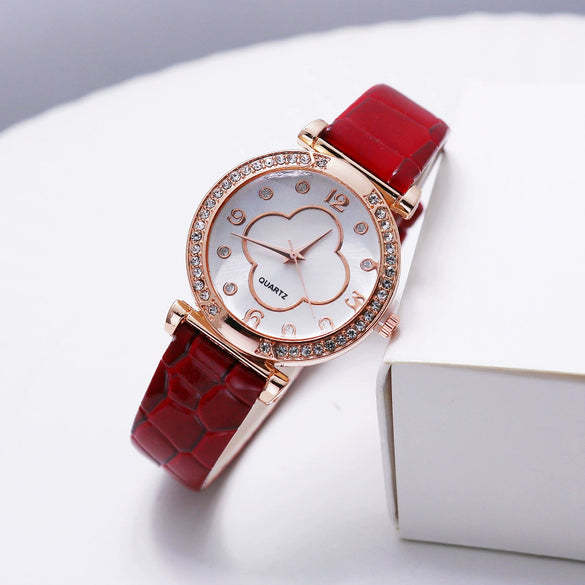 Ladies Quartz Leather And Alloy Watch With Fourleaf Clover Design Pu Strap Stainless Steel Buckle Round Dial
