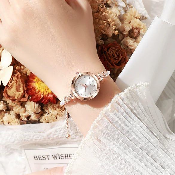 Ladies Quartz Watch Alloy Material Round Dial Leisure Style