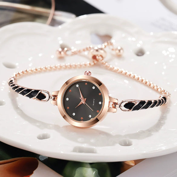 Ladies Quartz Watch Alloy Material Round Dial Leisure Style