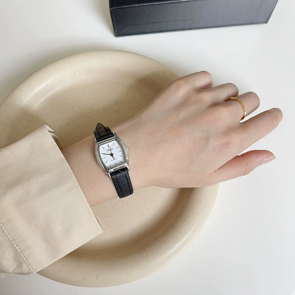 Ladies Retro Small Square Alloy Case Quartz Watch With Barrel Dial And Leisure Style