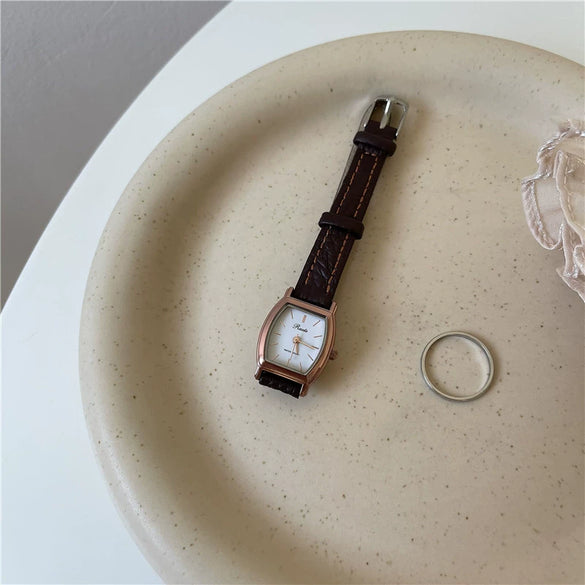 Ladies Retro Small Square Alloy Case Quartz Watch With Barrel Dial And Leisure Style