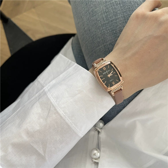 Ladies Small Wine Barrel Retro Quartz Waterproof Watch Alloy Case Ordinary Glass Mirror Leisure Style