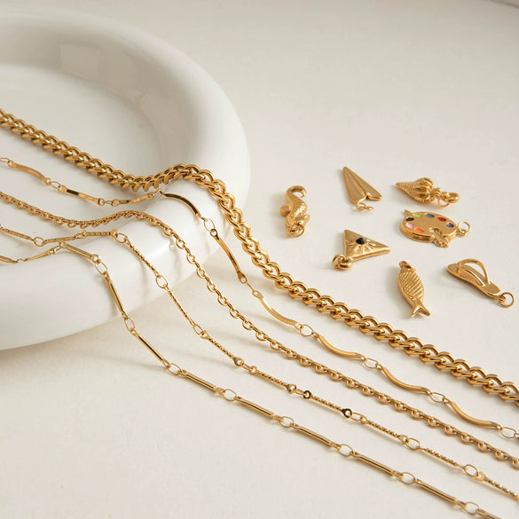 Ladies Stainless Steel Chain Necklace With Electroplating Light Luxury Style