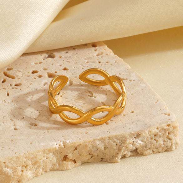 Ladies Stainless Steel Geometric Cross Ring With 18K Gold Plated Electroplating Hip Hop Style