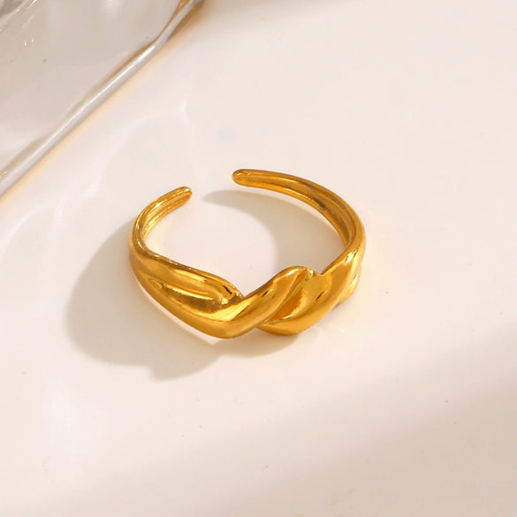 Ladies Stainless Steel Geometric Twist Finger Ring With Electroplating Design