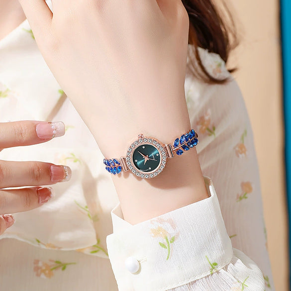Ladies Watch Alloy Case Plastic Strap Round Dial Fashion