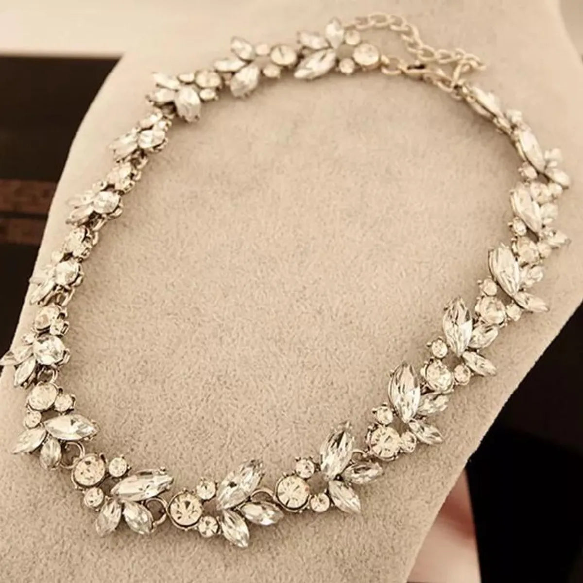 Lady Geometric Leaf Gem Alloy Wholesale Necklace