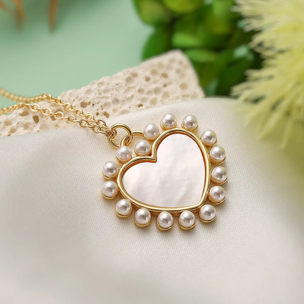 Lady Heart Shape Copper Plating Inlay Artificial Pearls Zircon 18k Gold Plated Pendant Necklace