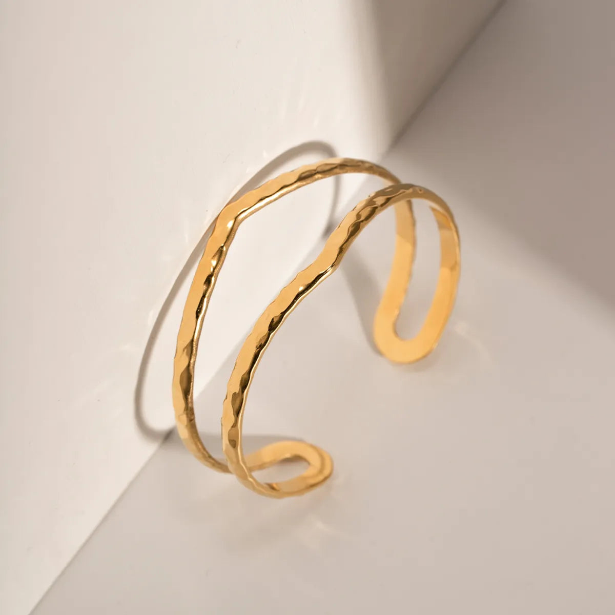 Lady Modern Style Classic Style Solid Color Stainless Steel 18k Gold Plated Bangle In Bulk