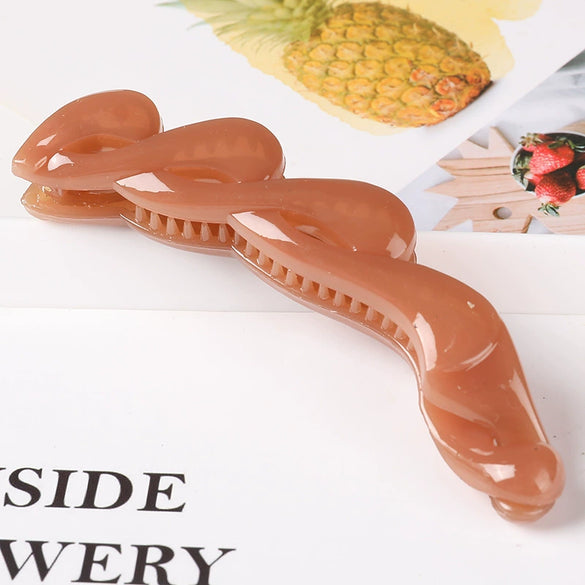 Large Hollow Twisted Resin Claw Hair Clip For Women Long Ponytail Grip With Glossy Painted Finish