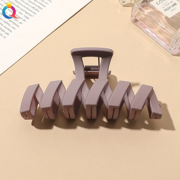 Large Retro Plastic Shark Hair Clip For Women Handmade Updo Hairpin Simple Fashion Hair Accessory Wholesale
