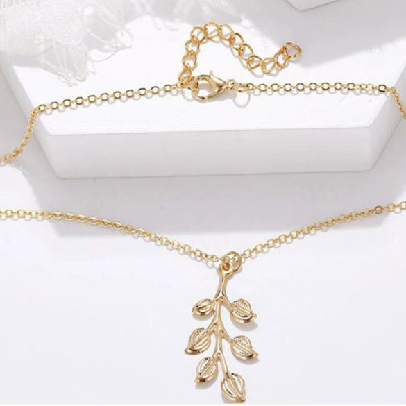 Leaf Pendant Long Necklace For Women Alloy Pendant With Electroplating Water Wave Chain Creative Retro Simple Design
