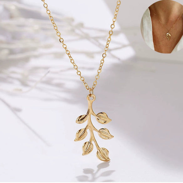 Leaf Pendant Long Necklace For Women Alloy Pendant With Electroplating Water Wave Chain Creative Retro Simple Design