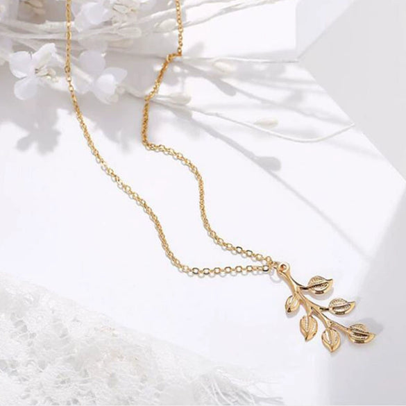 Leaf Pendant Long Necklace For Women Alloy Pendant With Electroplating Water Wave Chain Creative Retro Simple Design