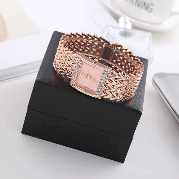 Leisure Ladies Bracelet Watch Alloy And Stainless Steel Round Dial