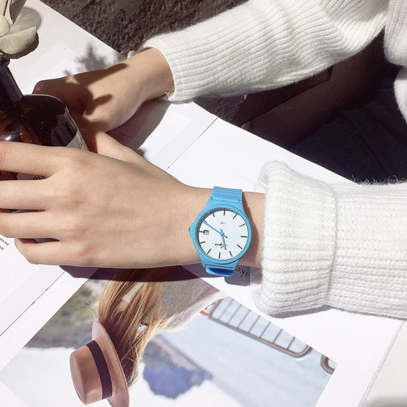 Leisure Quartz Watch For Female Middle School Students Alloy Case Silicone Strap Stainless Steel Clasp Round Dial Ordinary Glass Mirror