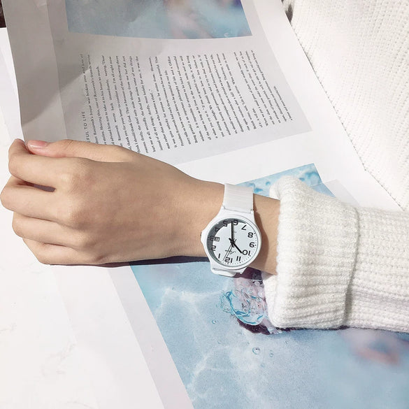 Leisure Quartz Watch For Female Middle School Students Alloy Case Silicone Strap Stainless Steel Clasp Round Dial Ordinary Glass Mirror