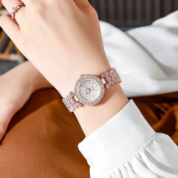 Leisure Women's Alloy Bracelet Watch With Round Dial And Quartz Movement