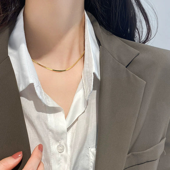 Light Luxury Elegant Simple Sterling Silver And Copper Blade Clavicle Chain Necklace With Geometric Design For Women