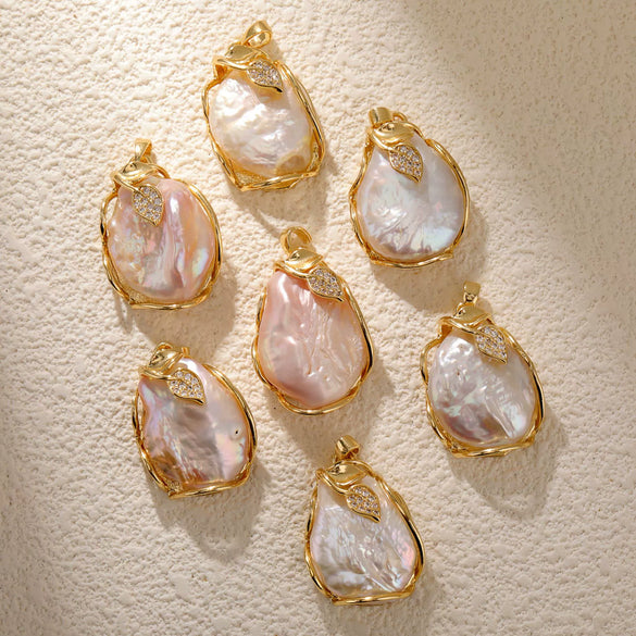 Light Luxury Freshwater Baroque Pearl Necklace Pendant Jewelry Accessories Copper Electroplated Real Gold Leaf Design
