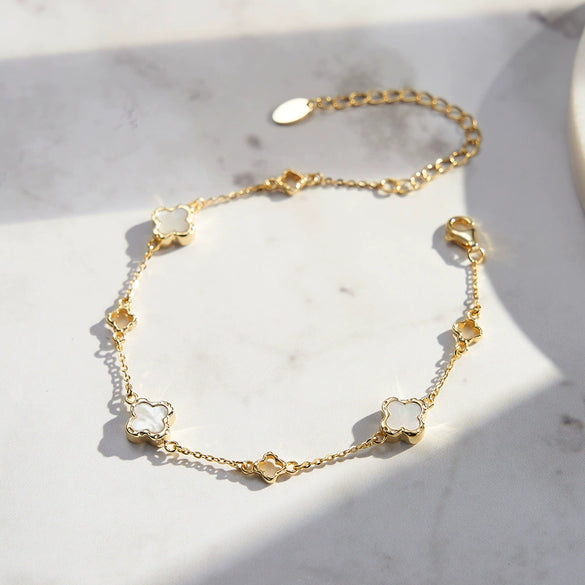 Light Luxury High End Feeling 925 Sterling Silver Niche Design Exquisite Hollow Out Geometric Lucky Grass Mother Shell Women's Bracelet With Electroplating