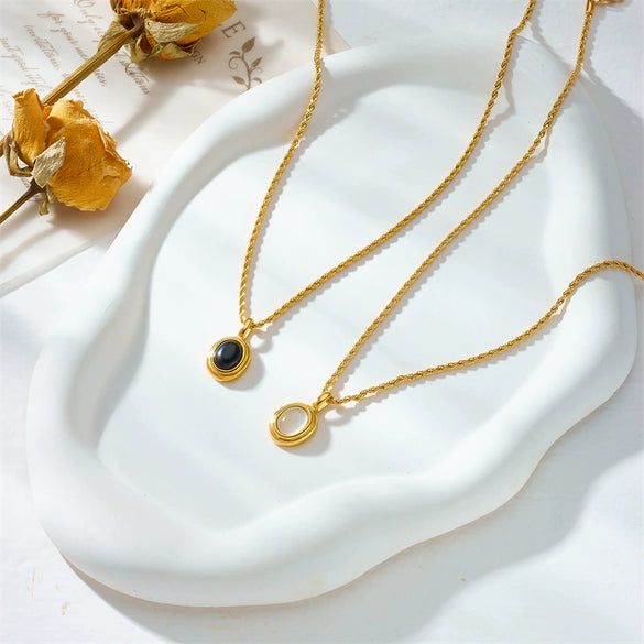 Light Luxury Niche Design Black And White Gem Metal Retro Twist Chain Necklace Titanium Steel Geometric Pattern Electroplating For Women