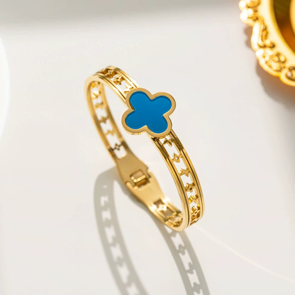Light Luxury Stainless Steel And Titanium Steel Fritillary Hollow Lucky Clover Spring Bracelet For Women With Electroplating