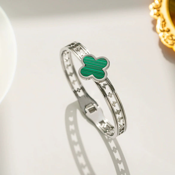 Light Luxury Stainless Steel And Titanium Steel Fritillary Hollow Lucky Clover Spring Bracelet For Women With Electroplating