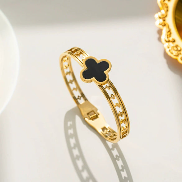 Light Luxury Stainless Steel And Titanium Steel Fritillary Hollow Lucky Clover Spring Bracelet For Women With Electroplating