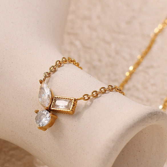 Light Luxury Stainless Steel Necklace For Women Plated With Gold And Inlaid With Zircon