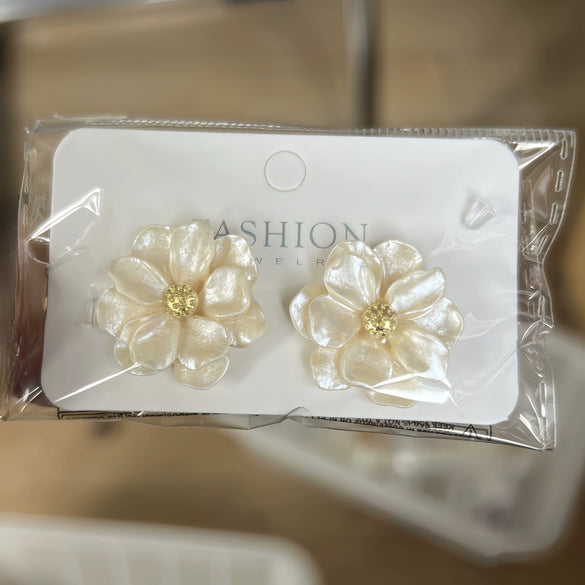 Light Luxury Texturous Camellia Flower Zinc Alloy Electroplated Women's Ear Studs