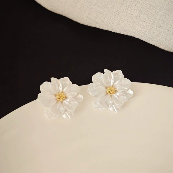 Light Luxury Texturous Camellia Flower Zinc Alloy Electroplated Women's Ear Studs
