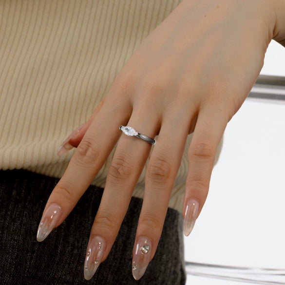 Light Luxury Women's S925 Sterling Silver Ring With Horse Eye Stone Inlaid And Drop Shape Electroplated
