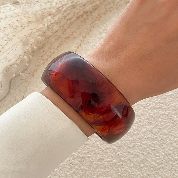 Literary Retro Round Acrylic Bracelet For Women With Electroplating Treatment
