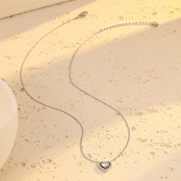 Love Pendant Titanium Steel And Stainless Steel Clavicle Chain For Women With Peach Heart Shape And Electroplating Treatment
