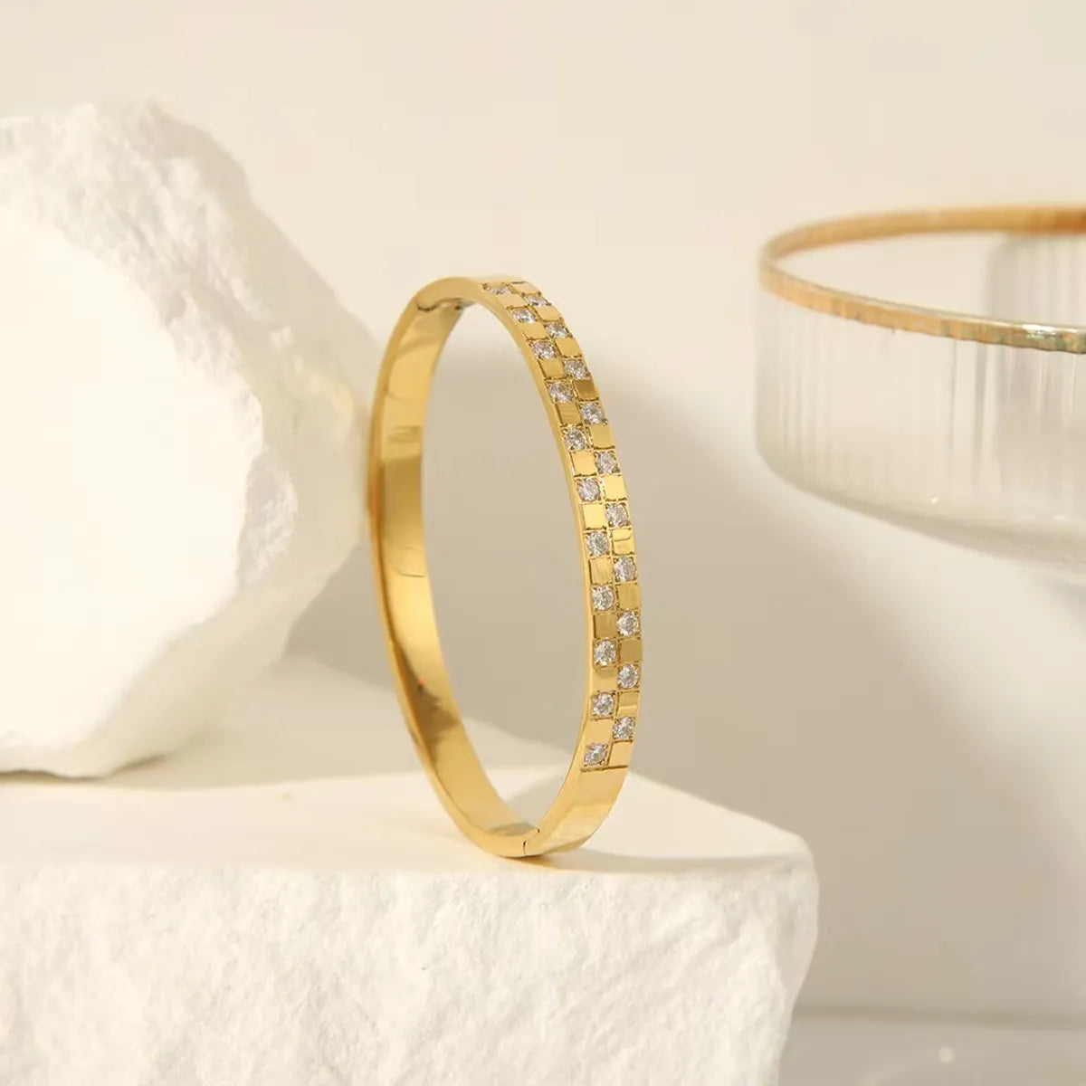 Luxurious Classic Style Solid Color Titanium Steel 18K Gold Plated Zircon Bangle In Bulk