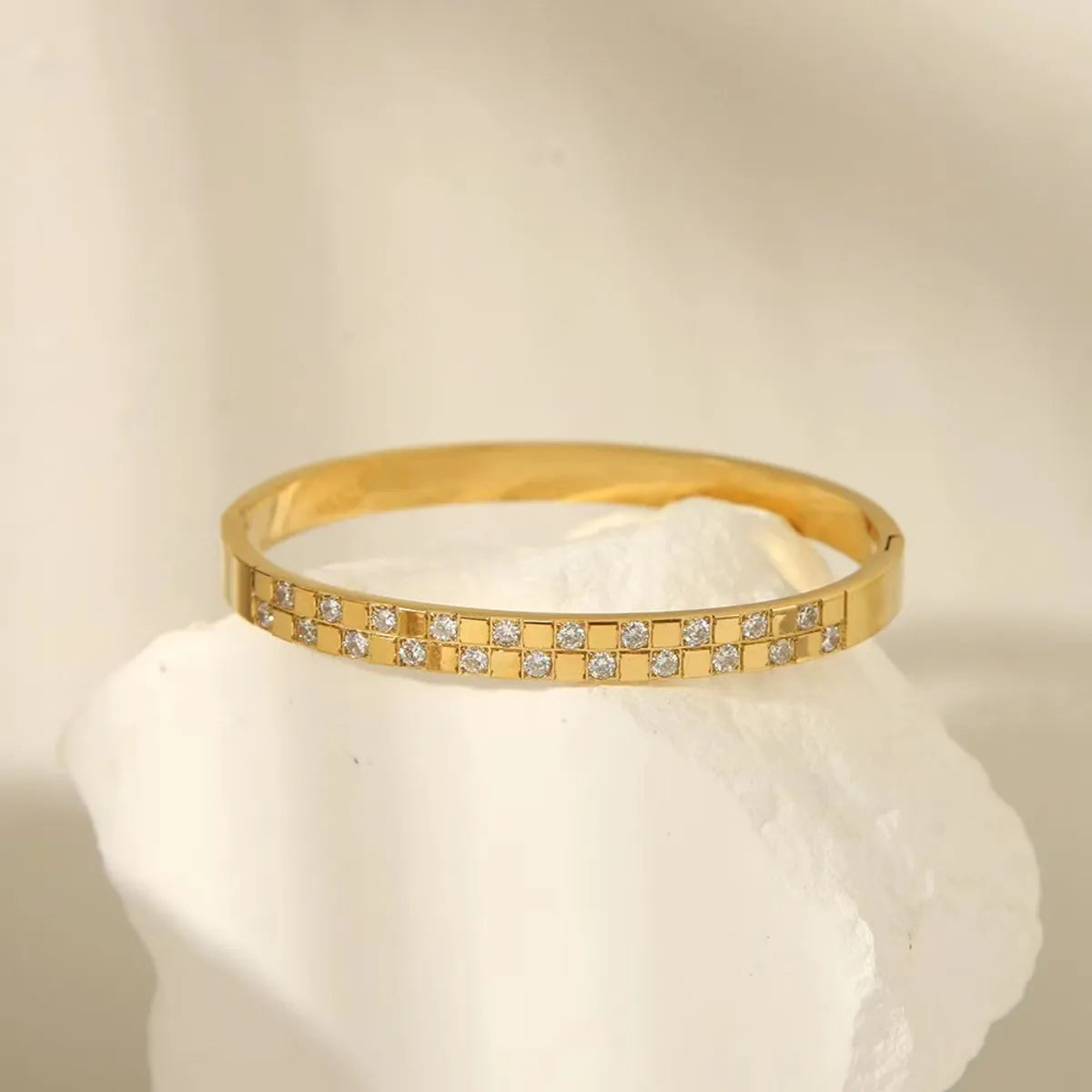 Luxurious Classic Style Solid Color Titanium Steel 18K Gold Plated Zircon Bangle In Bulk