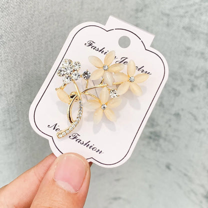 Luxurious Flower Alloy Inlay Artificial Pearls Rhinestones Women'S Brooches