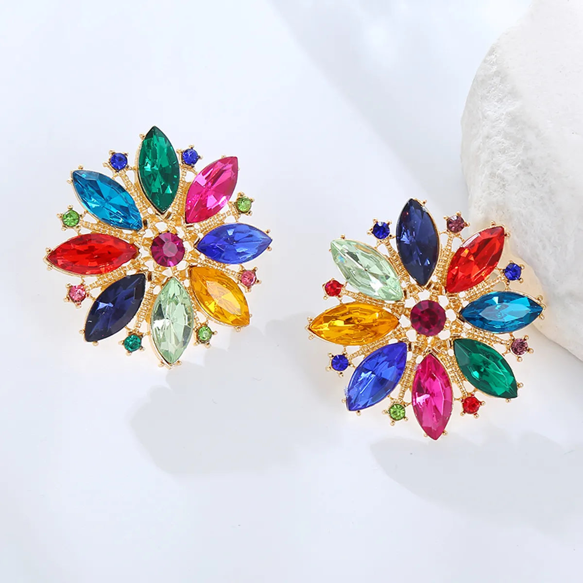 Luxurious Flower Alloy Inlay Rhinestones Gold Plated Women'S Ear Studs